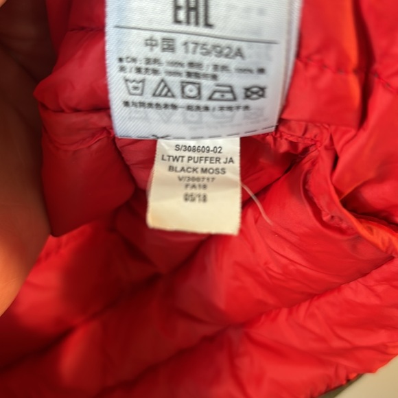 Gap lightweight puffer in black moss size small. Ex cond! - Picture 9 of 10